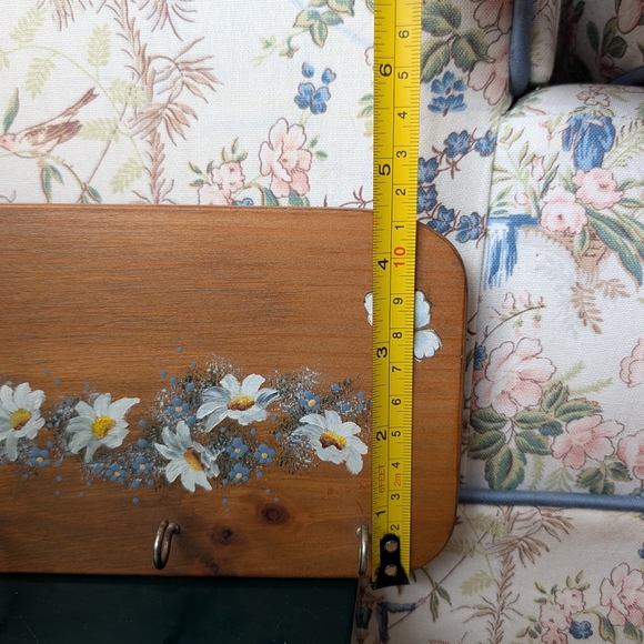 Hand-Painted Wooden Wall Key Rack - Picture 6 of 7